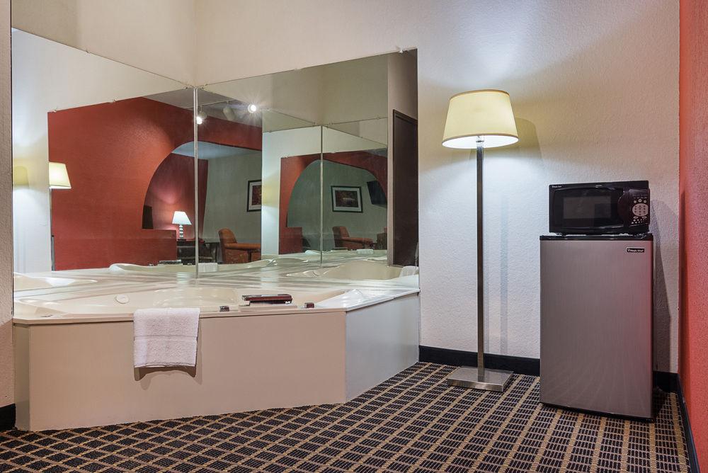 Quality Inn Commerce At I-85 Bagian luar foto
