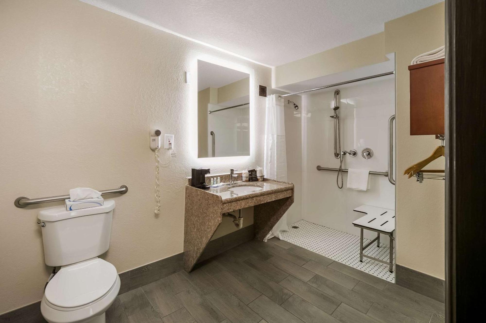 Quality Inn Commerce At I-85 Bagian luar foto