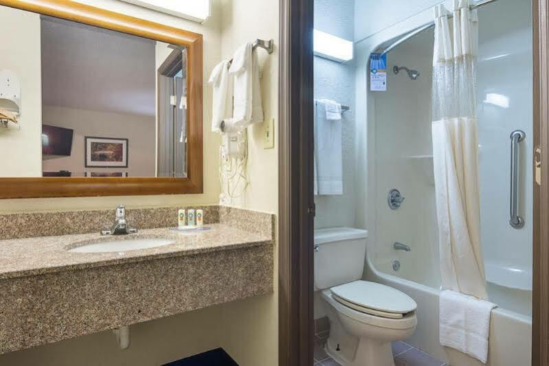 Quality Inn Commerce At I-85 Bagian luar foto