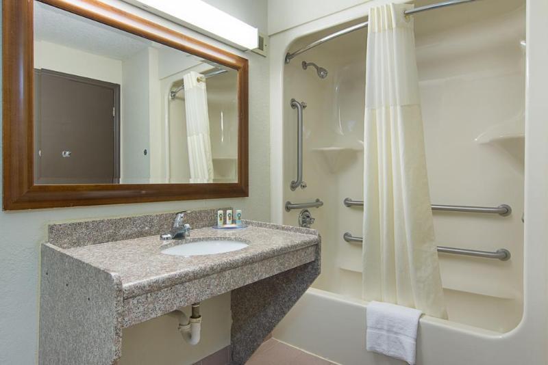 Quality Inn Commerce At I-85 Bagian luar foto